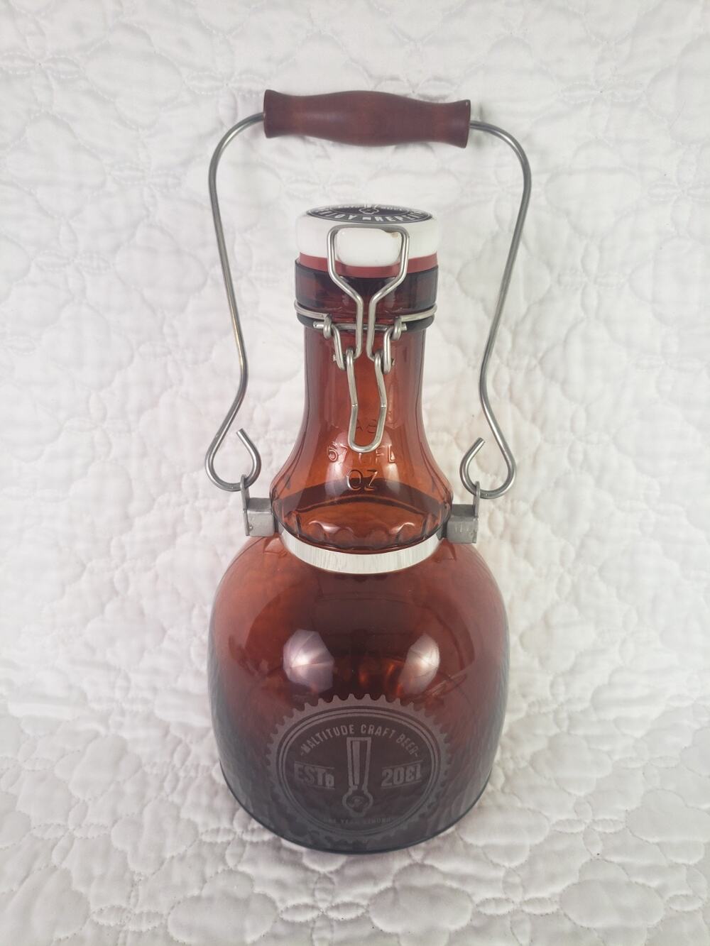 Benjamin Arthur Co Maltitude Craft Beer Amber Glass Growler Swing Top Lid Handle